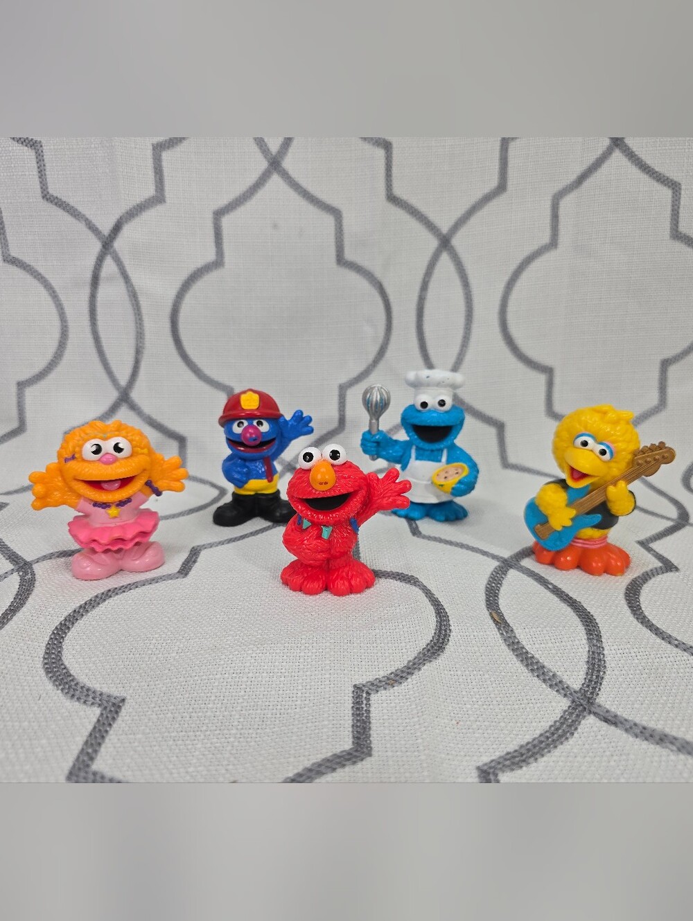 Sesame Street Workshop Lot Of 5 Figures 3” Tall Hasbro  Elmo, Zoe, Big Bird 2010